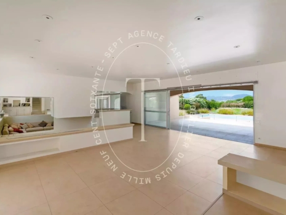 Élégante Villa au Cœur des Parcs de Saint-Tropez