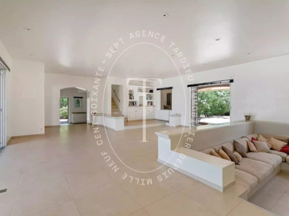 Élégante Villa au Cœur des Parcs de Saint-Tropez
