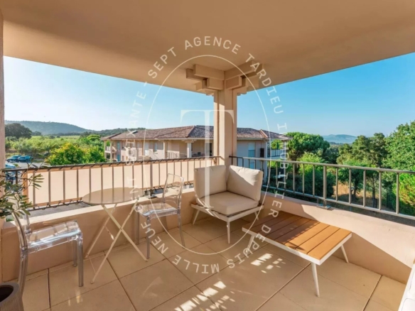 Superbe appartement rénové, vue panoramique sur mer et collines