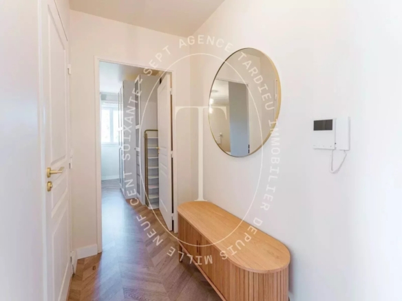Superbe appartement rénové, vue panoramique sur mer et collines