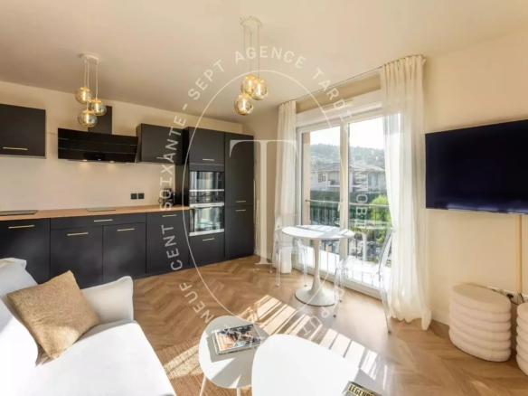 Superbe appartement rénové, vue panoramique sur mer et collines