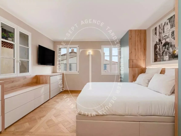 SAINT-TROPEZ : Charmante Maison de Village Rénovée à La Ponche