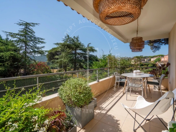 APPARTEMENT AVEC TERRASSE