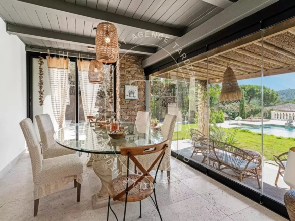 Élégante Villa Provençale à Gassin avec Vue Collines