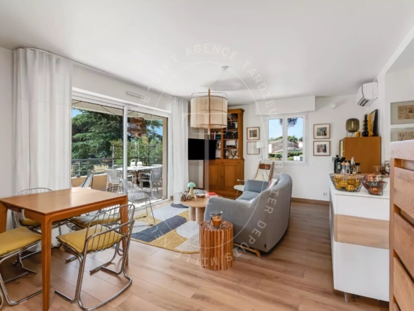 APPARTEMENT AVEC TERRASSE