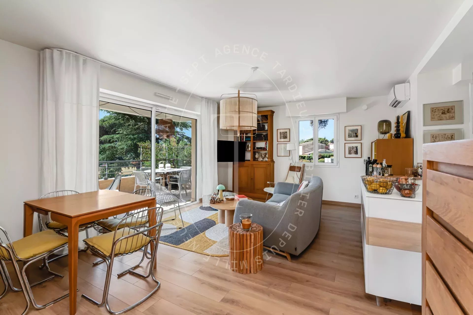 APPARTEMENT AVEC TERRASSE