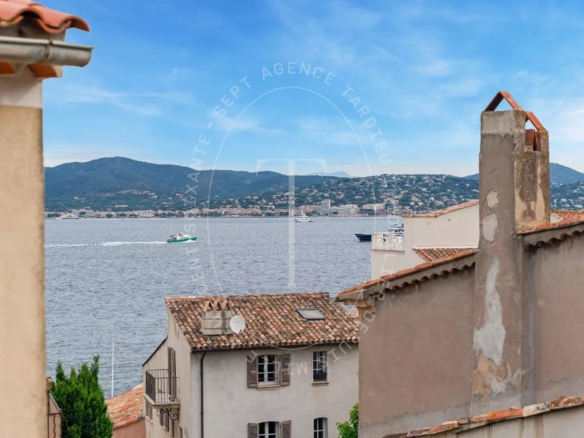 SAINT-TROPEZ - MAISON DE VILLAGE A LA PONCHE