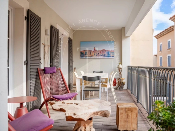 APPARTEMENT 3 CHAMBRES – PLACE DES LICES, SAINT-TROPEZ