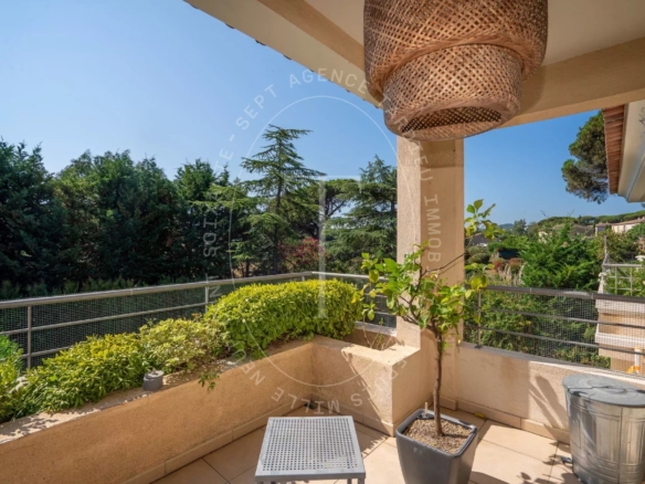 APPARTEMENT AVEC TERRASSE