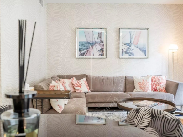 APPARTEMENT 3 CHAMBRES – PLACE DES LICES, SAINT-TROPEZ