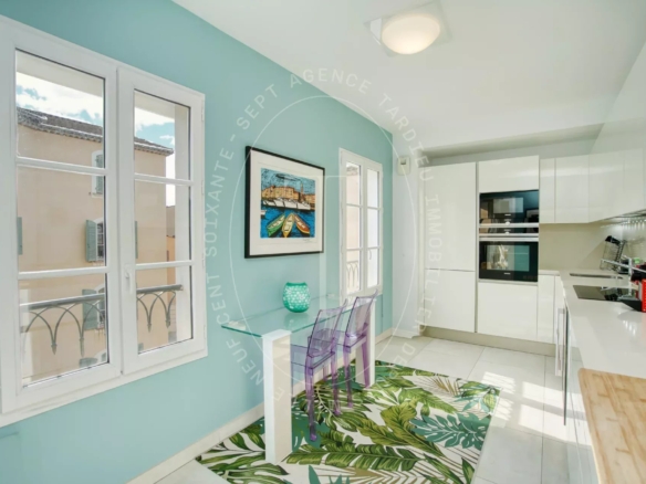 APPARTEMENT 3 CHAMBRES – PLACE DES LICES, SAINT-TROPEZ