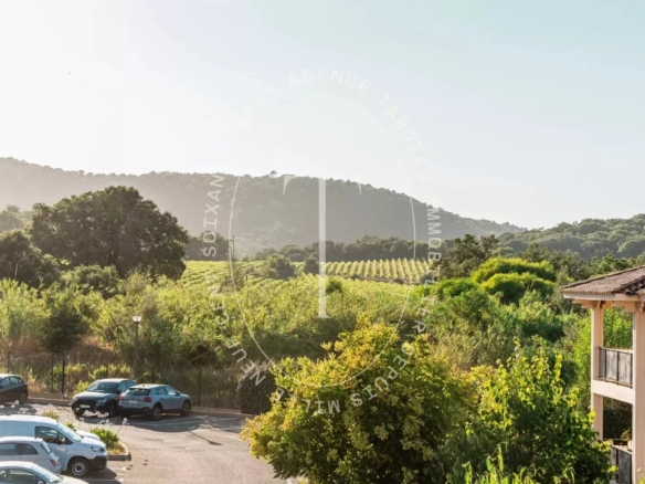 Superbe appartement rénové, vue panoramique sur mer et collines