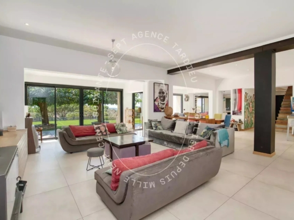 LA CROIX VALMER – Villa d'Exception avec Vues Mer Panoramiques