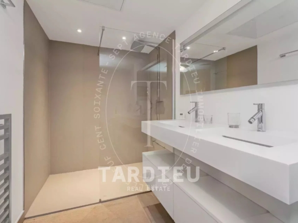 Saint-Tropez : appartement village central