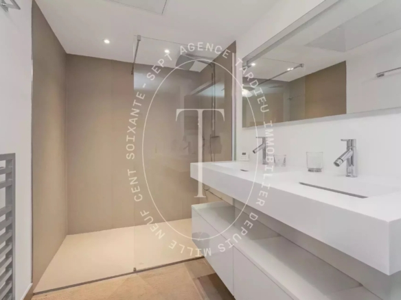 SAINT-TROPEZ CENTRE - APPARTEMENT DE PRESTIGE EN RÉSIDENCE