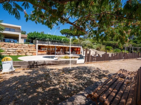 LA CROIX VALMER – Villa d'Exception avec Vues Mer Panoramiques