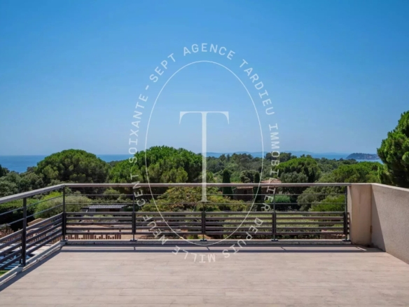 LA CROIX VALMER – Villa d'Exception avec Vues Mer Panoramiques