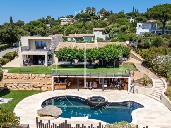 LA CROIX VALMER – Villa d'Exception avec Vues Mer Panoramiques