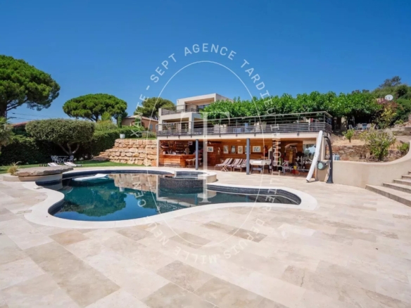 LA CROIX VALMER – Villa d'Exception avec Vues Mer Panoramiques