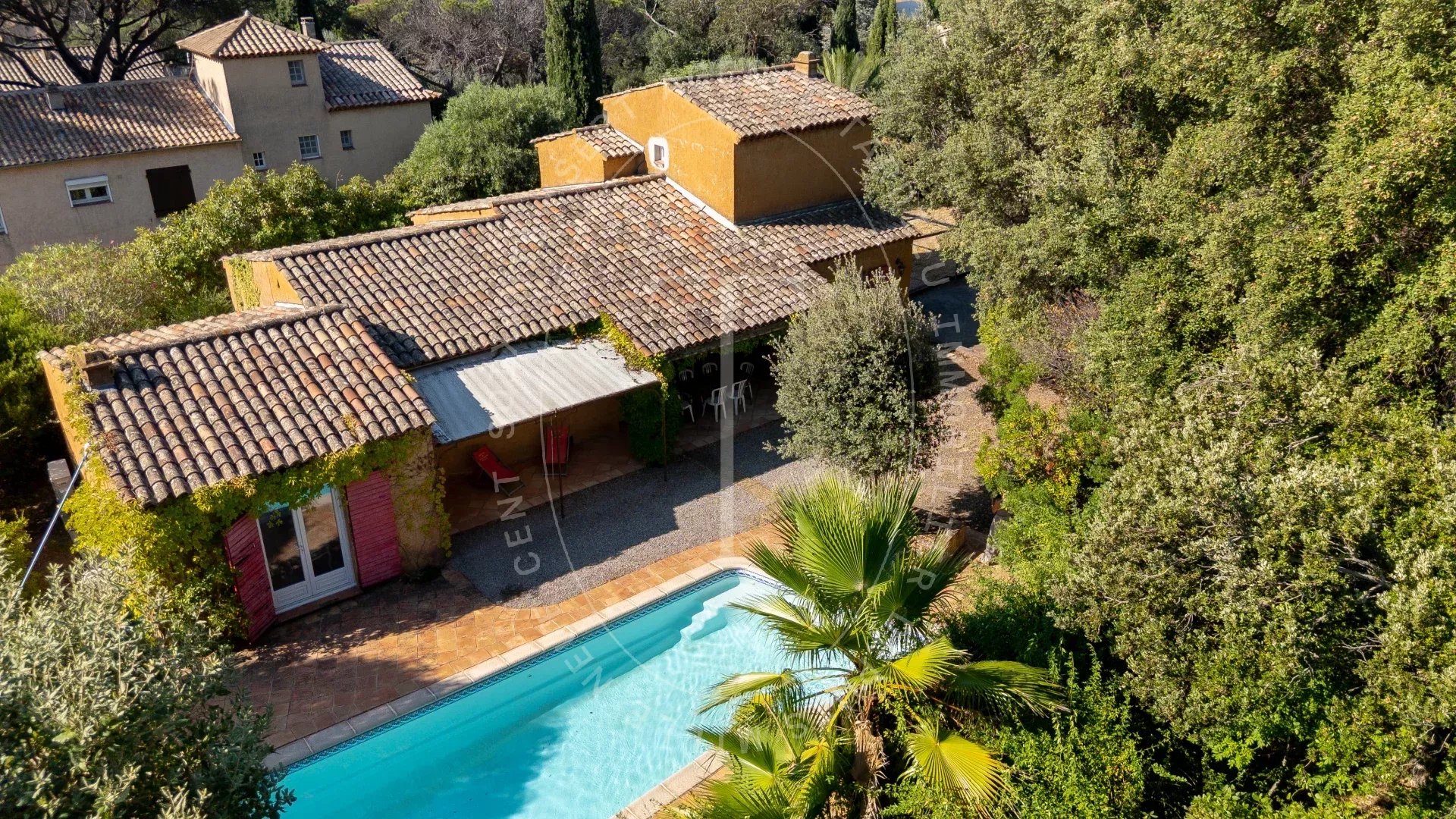 Villa rénovée, centre village, proche plages