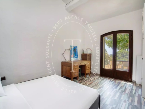 LA CROIX VALMER – Villa d'Exception avec Vues Mer Panoramiques