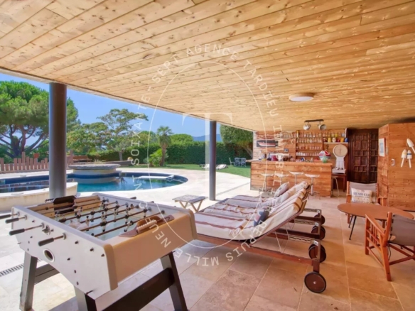 LA CROIX VALMER – Villa d'Exception avec Vues Mer Panoramiques