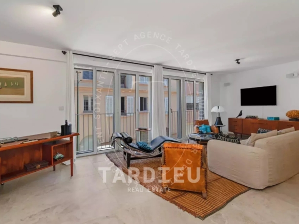 Saint-Tropez : appartement village central