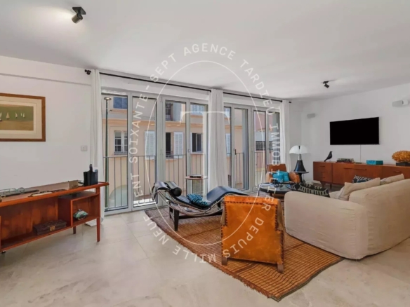 SAINT-TROPEZ CENTRE - APPARTEMENT DE PRESTIGE EN RÉSIDENCE