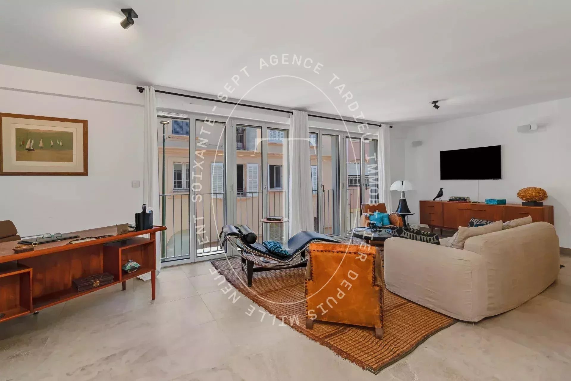 SAINT-TROPEZ CENTER – EXCEPTIONAL APARTMENT WITHIN A MODERN RESIDENCE