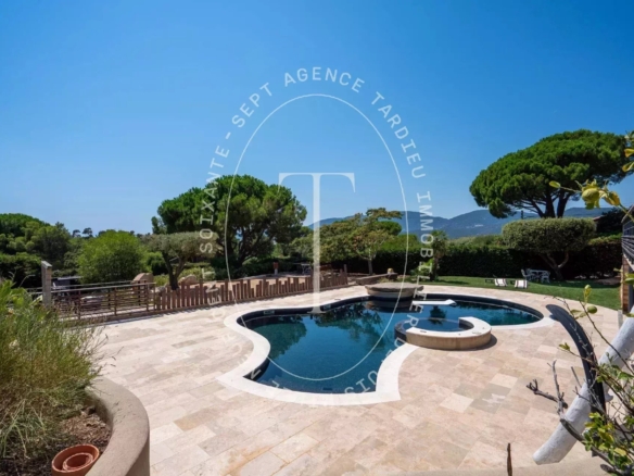 LA CROIX VALMER – Villa d'Exception avec Vues Mer Panoramiques