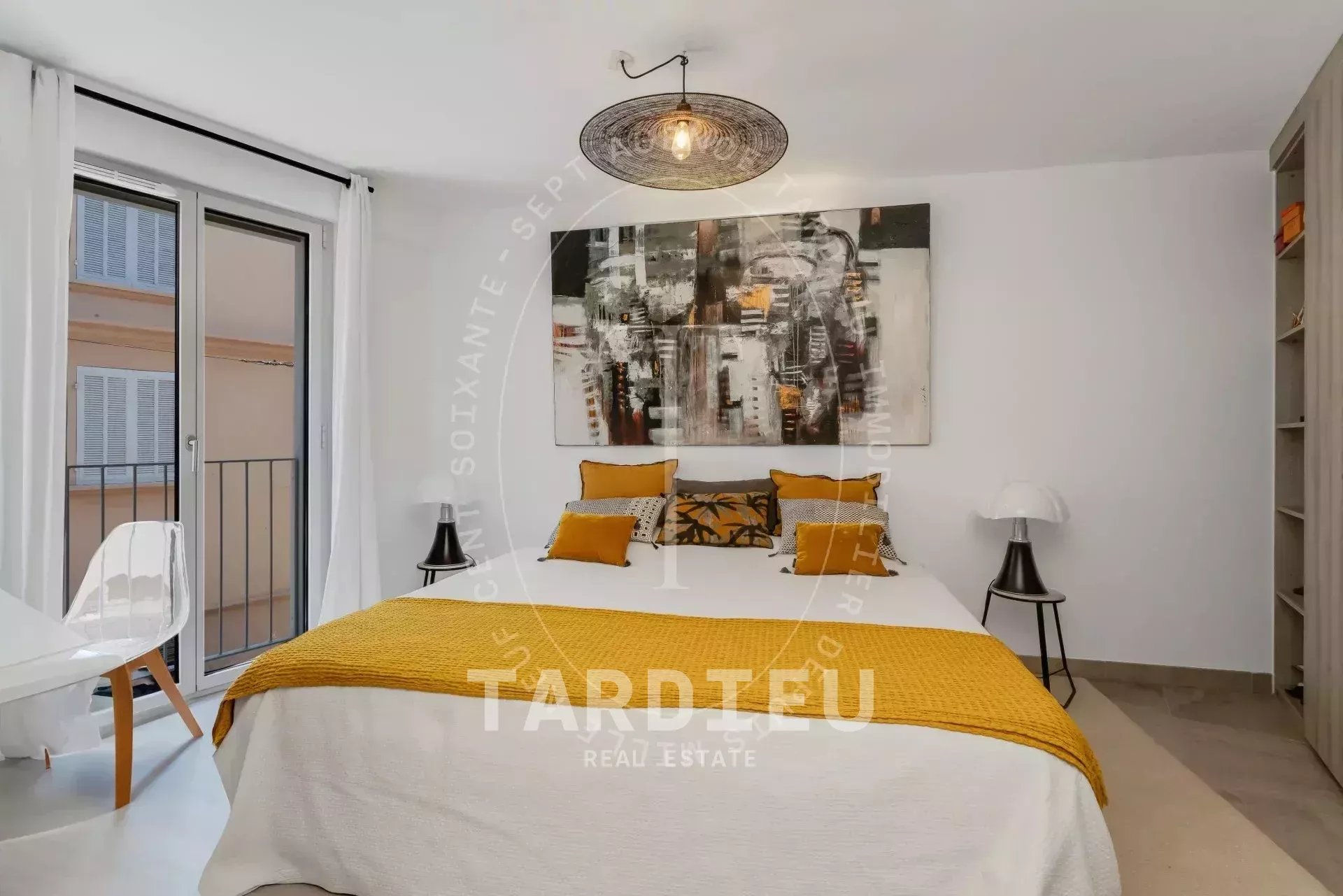 Saint-Tropez : appartement village central