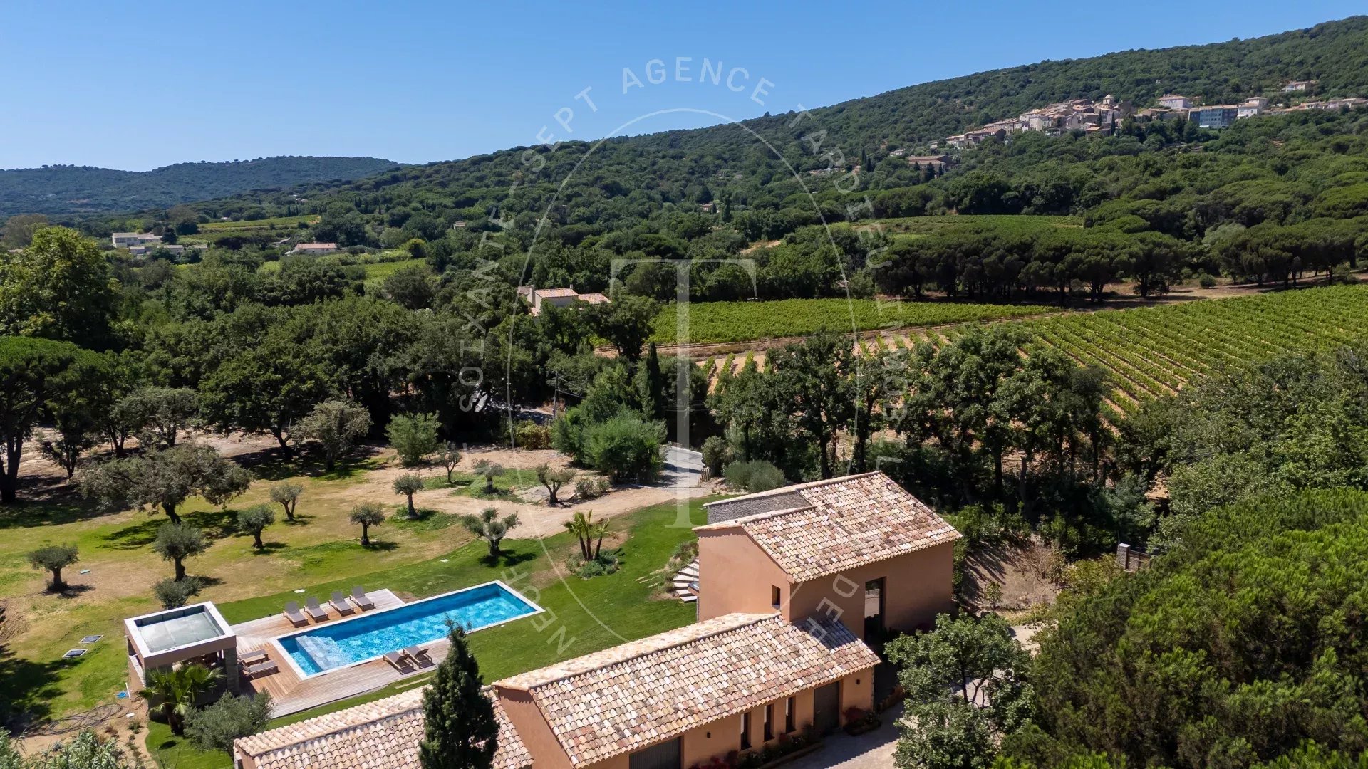 Contemporary Eco-Responsible Villa on Expansive Plot for Sale