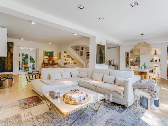 Gassin : Villa authentique, confort moderne.