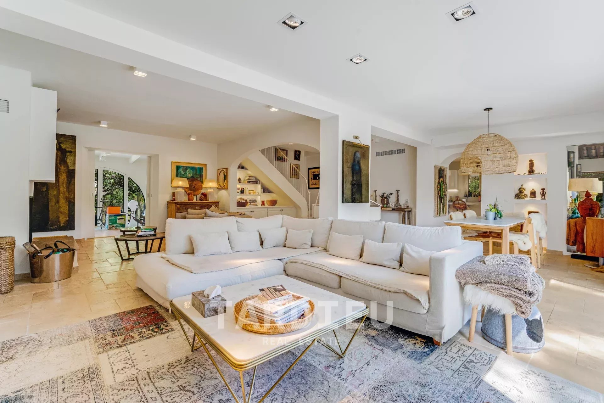 Gassin : Villa authentique, confort moderne.