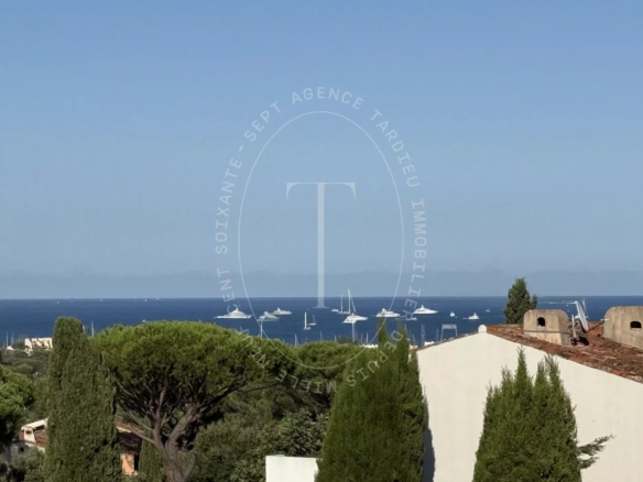 Gassin - Superbe appartement en rez-de-jardin avec vues verdoyantes