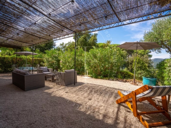 Gassin - Superbe appartement en rez-de-jardin avec vues verdoyantes