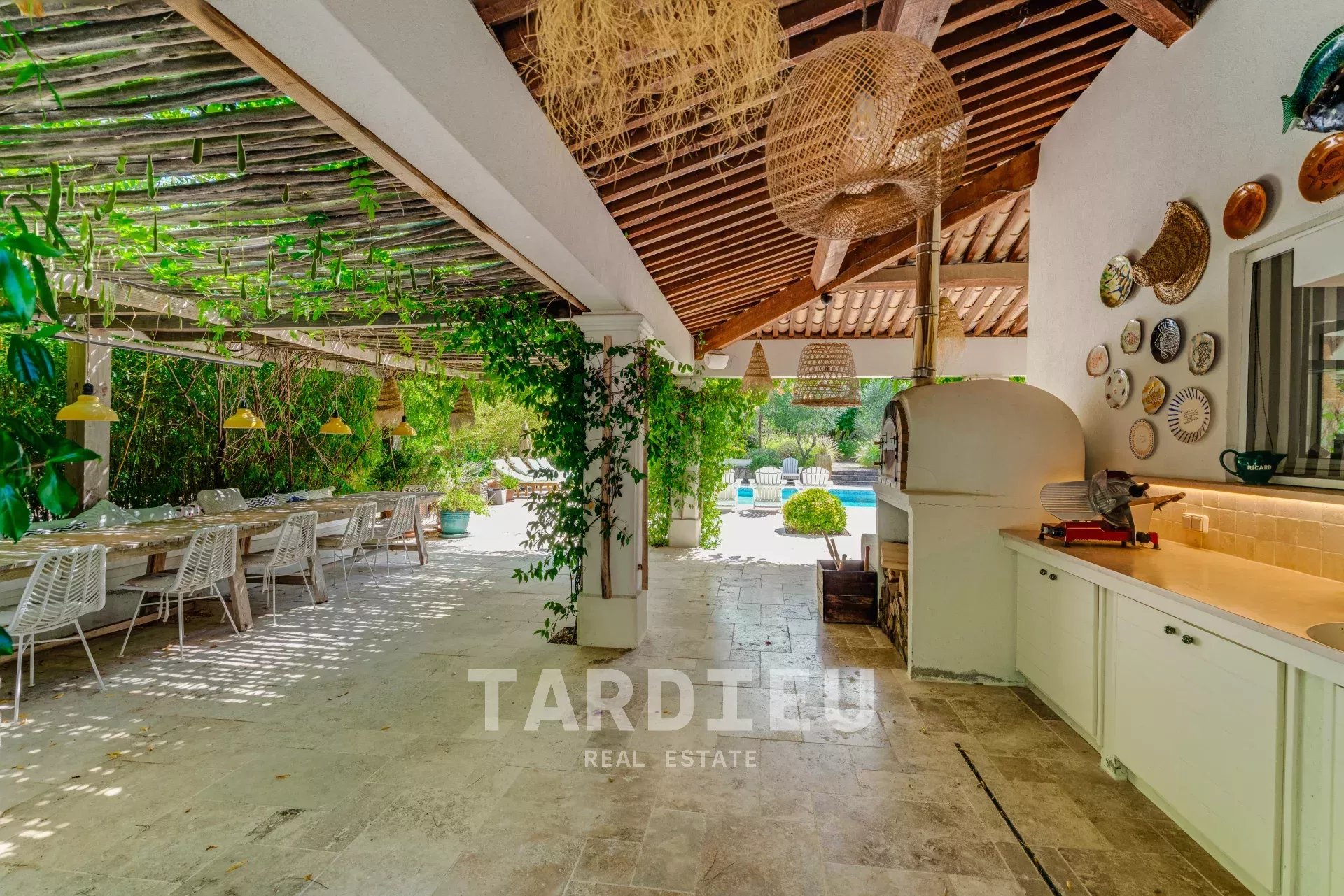 Gassin : Villa authentique, confort moderne.