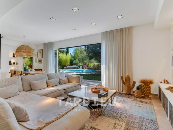 Gassin : Villa authentique, confort moderne.