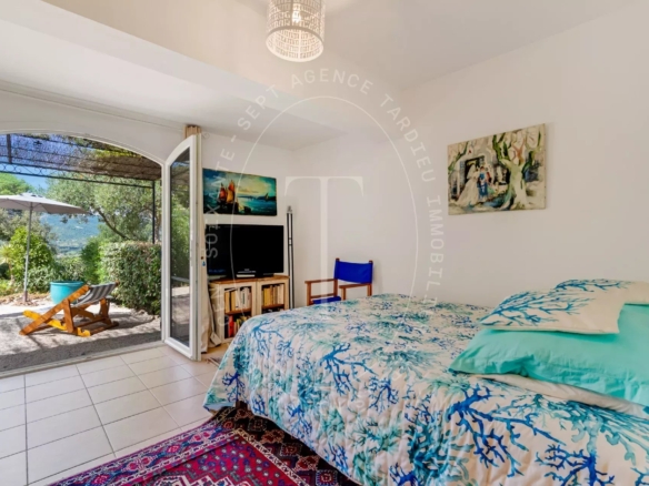 Gassin - Superbe appartement en rez-de-jardin avec vues verdoyantes