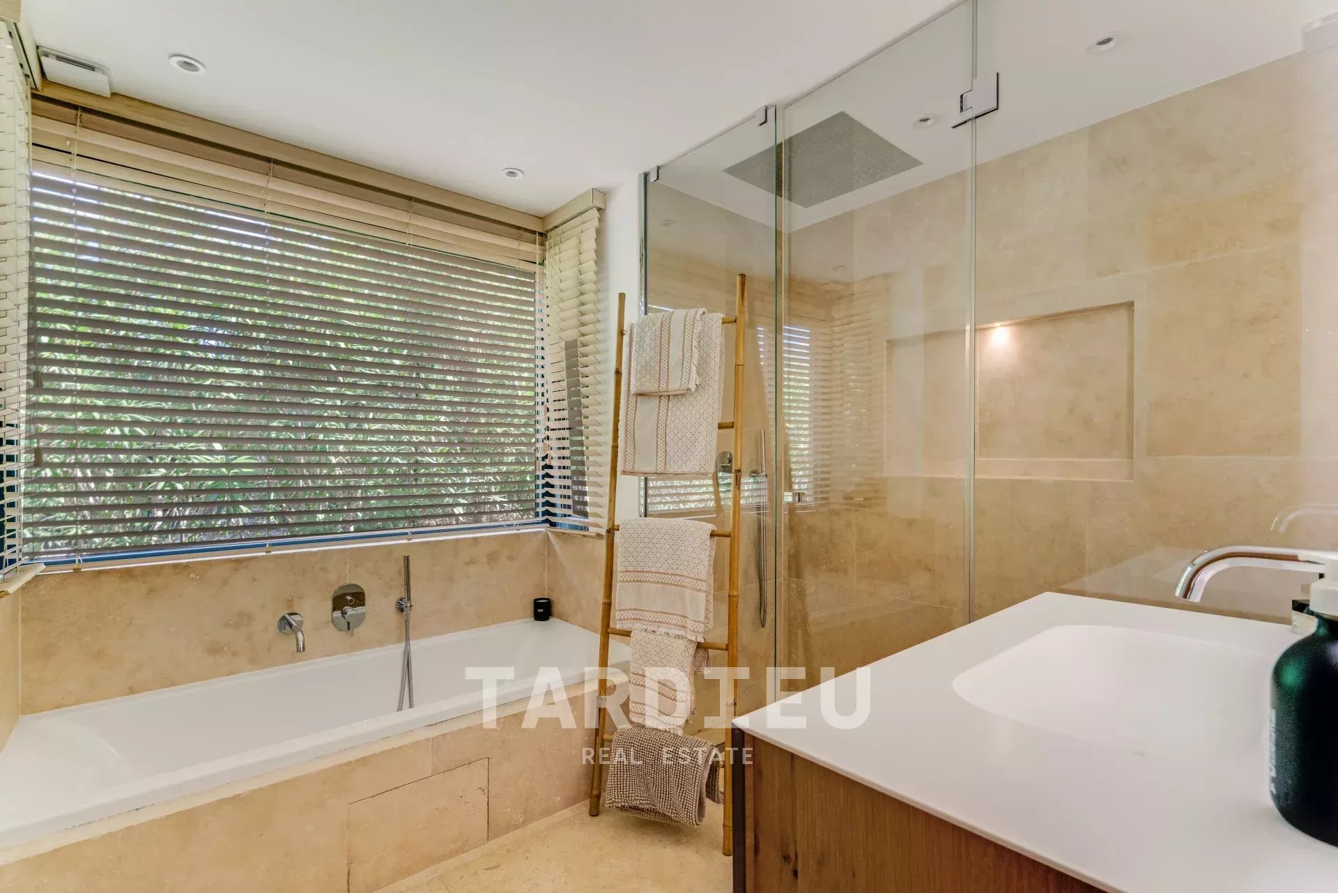 Villa Pinet : Centre et Lices accessibles à pied