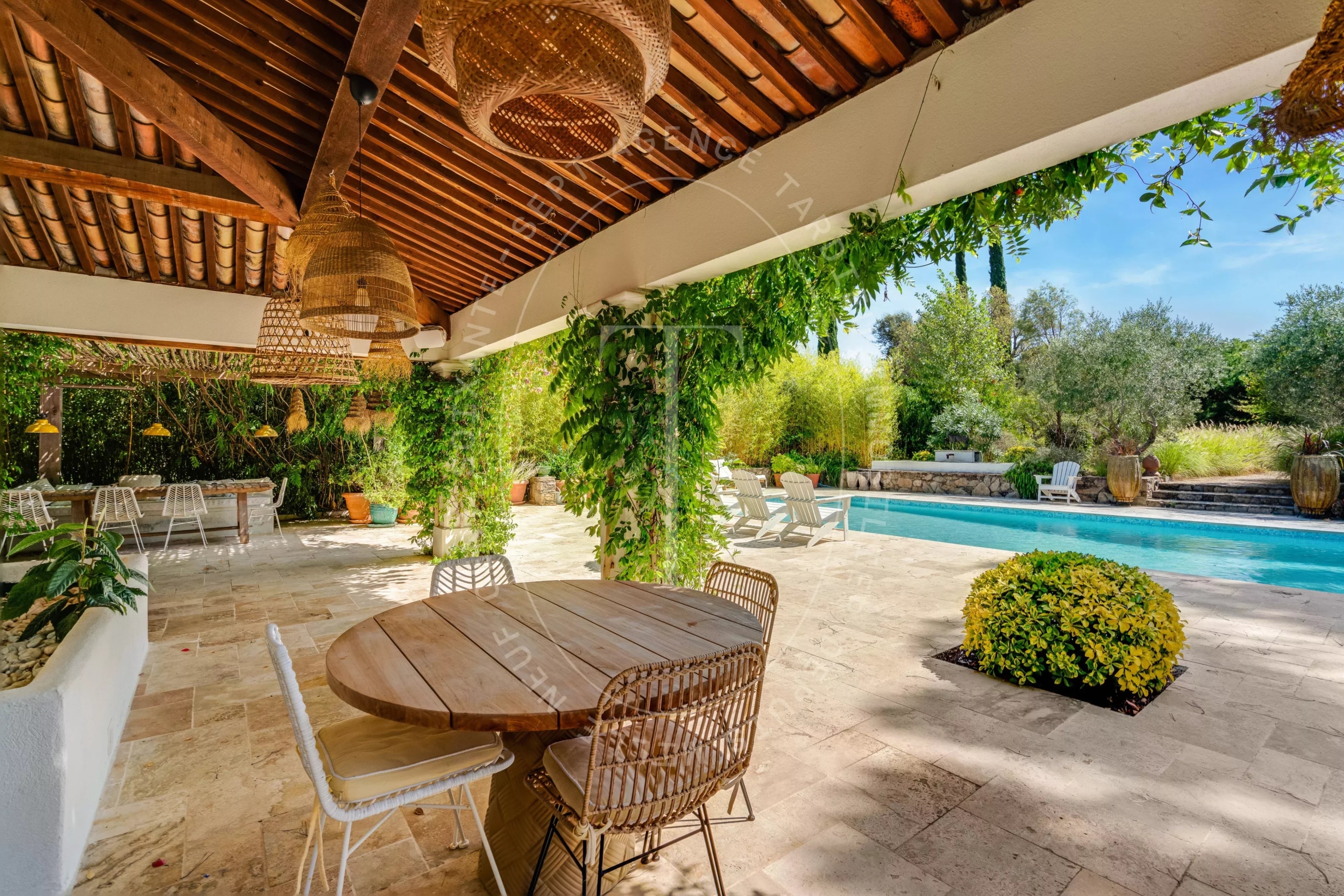 Gassin : Villa authentique, confort moderne.