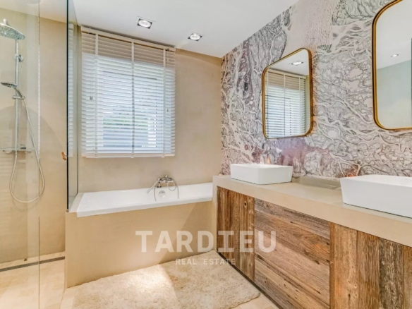 Gassin : Villa authentique, confort moderne.