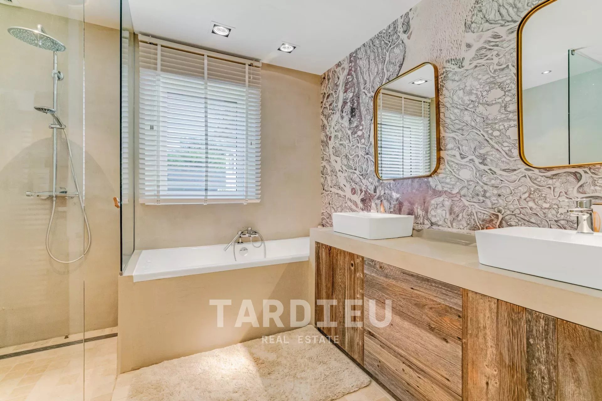 Gassin : Villa authentique, confort moderne.