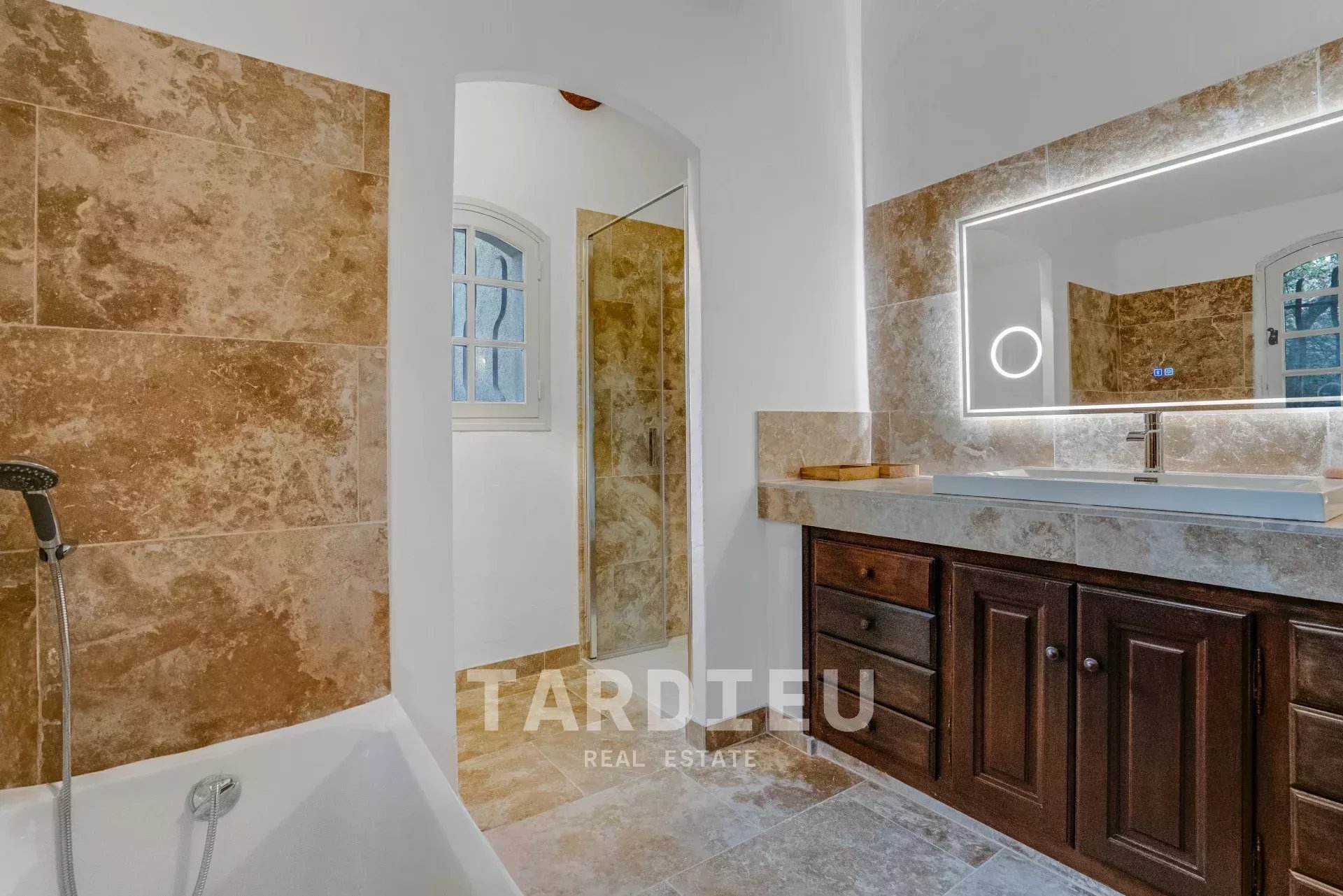 Maison provençale avec vue mer