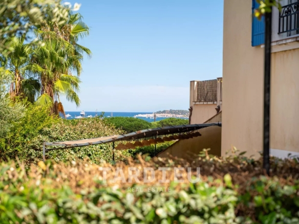 Gassin : Appartement jardin, vue mer