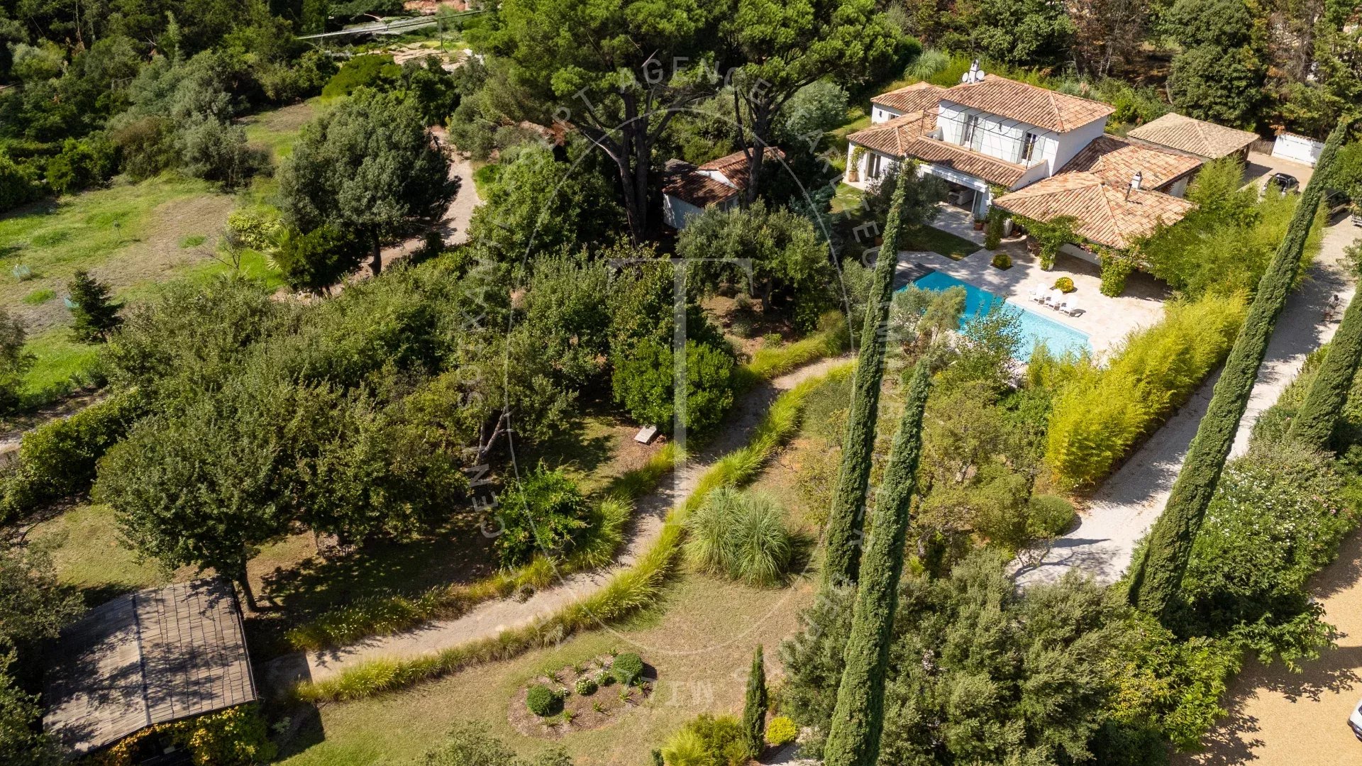 Gassin : Villa authentique, confort moderne.