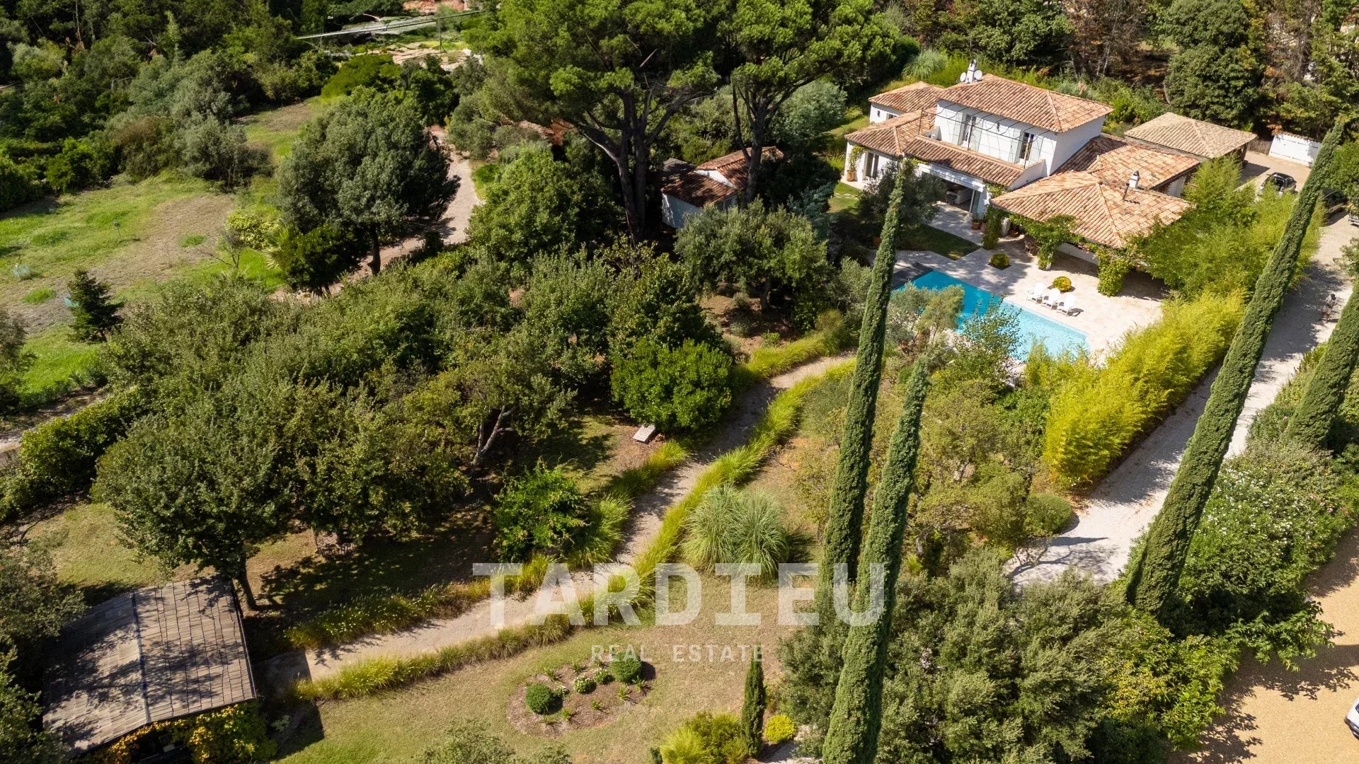 Gassin : Villa authentique, confort moderne.