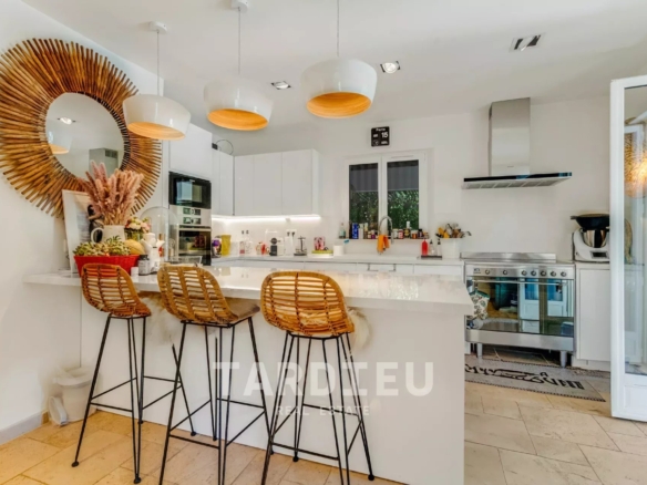 Gassin : Villa authentique, confort moderne.