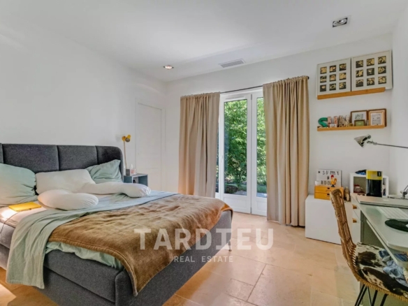 Gassin : Villa authentique, confort moderne.