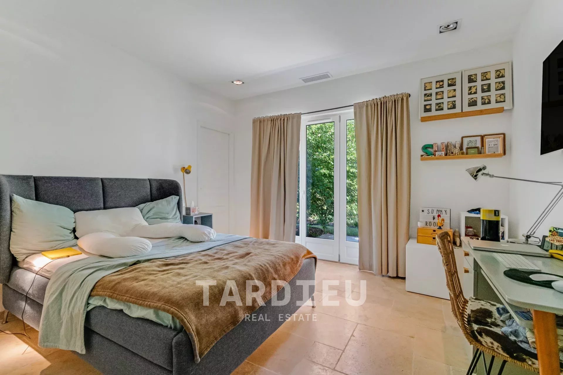 Gassin : Villa authentique, confort moderne.